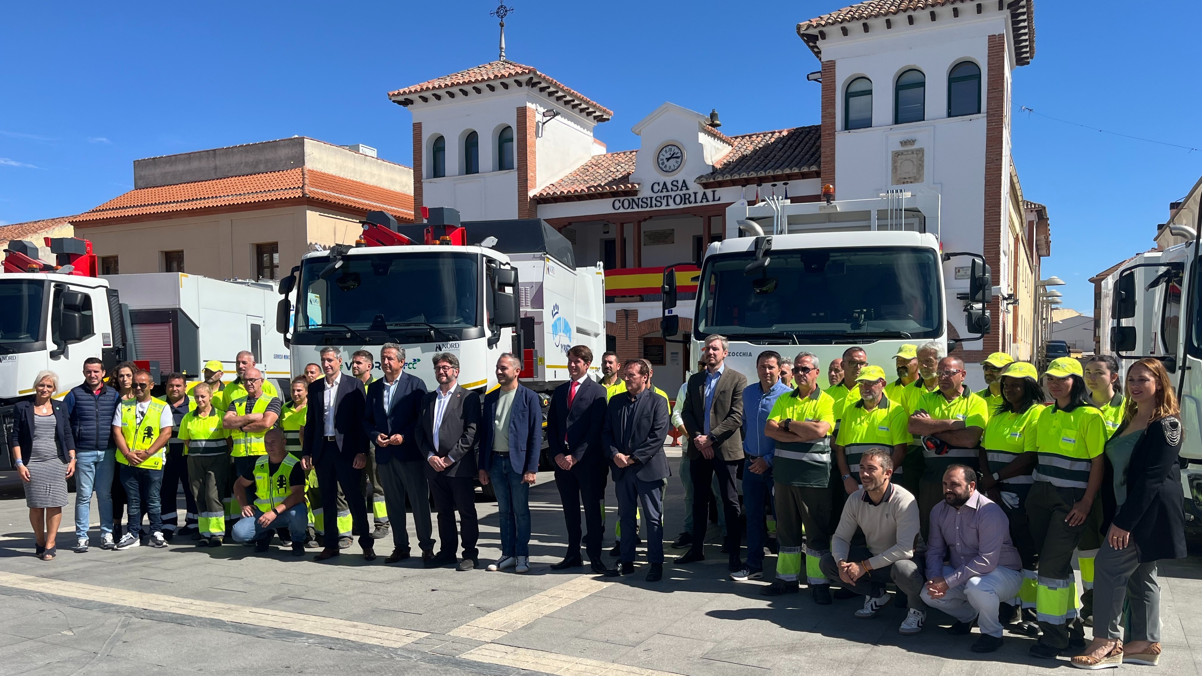 Presentación de nueva maquinaria y equipo del servicio de limpieza y recogida de Pinto